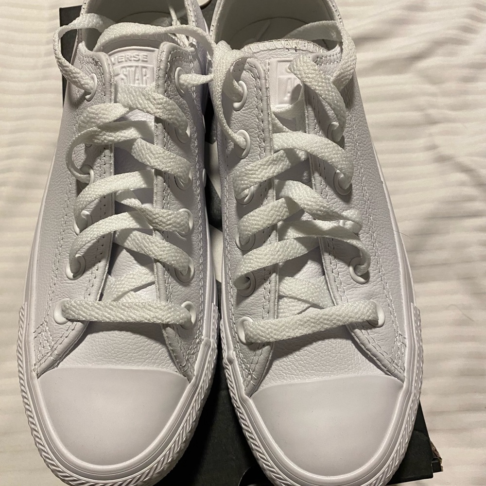 Converse sneakers white leather size 6.5 New in box